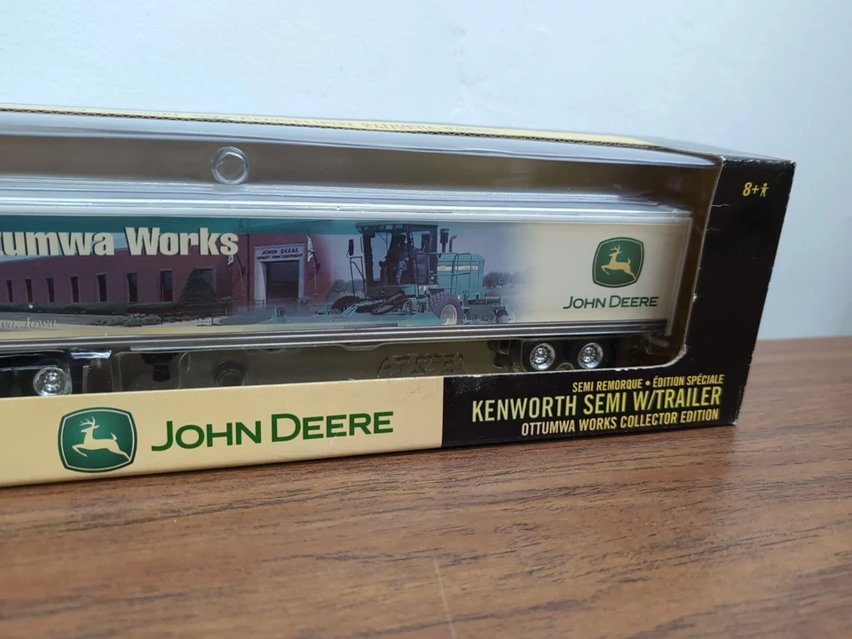1/64 Ertl Toy John Deere Ottumwa Works Kenworth Semi & Trailer 4995 Mower - Image 3 of 4