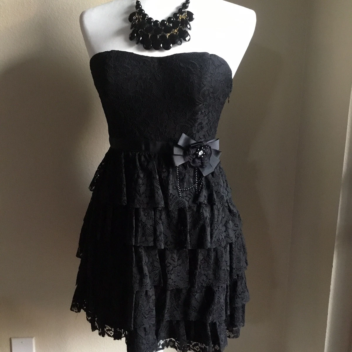 Vestido Forever 21 negro de encaje en niveles con volantes