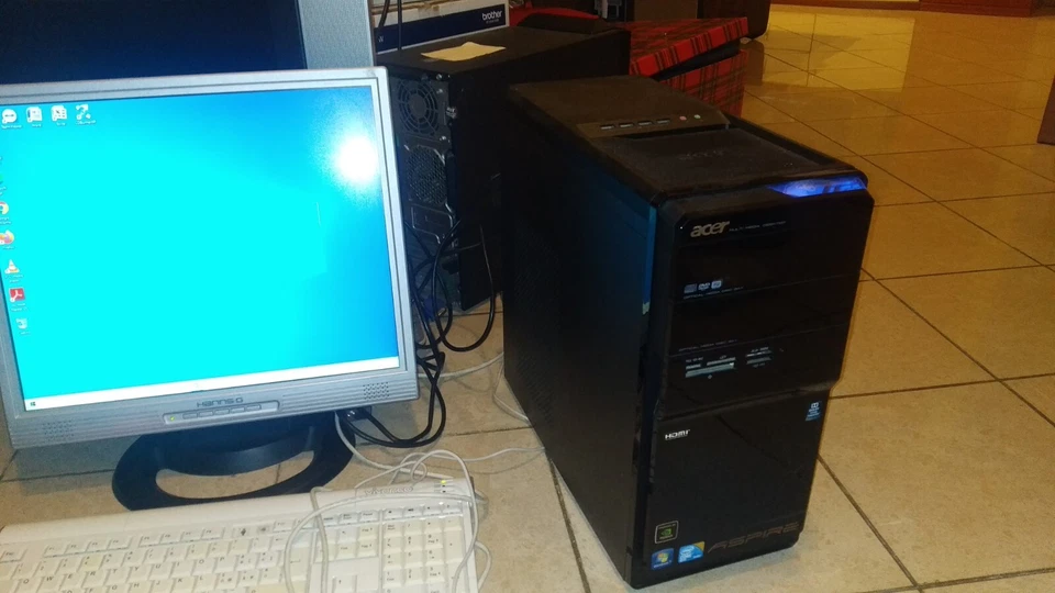 PC desktop Acer Aspire M3800 Intel QUAD CORE 4GB Ram 1 TERA HD Windows10 leggi - Immagine 2 di 3