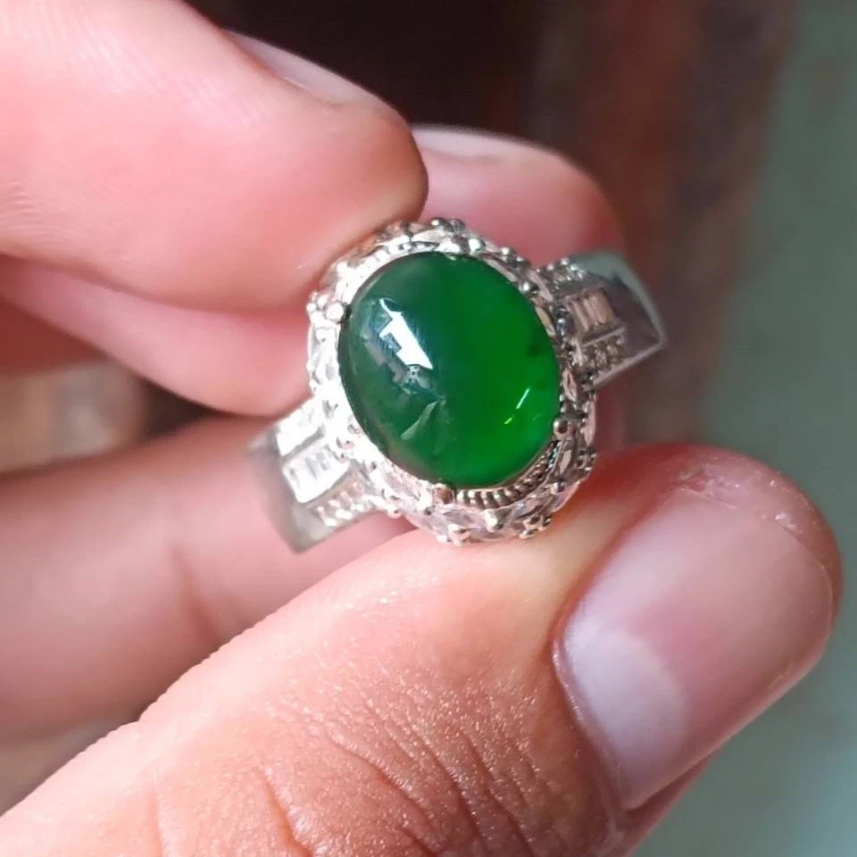 Piedra preciosa ovalada de jadeíta verde imperial tipo A Birmania natural 11,0x9,3x4,0 mm Foto 3 de 4