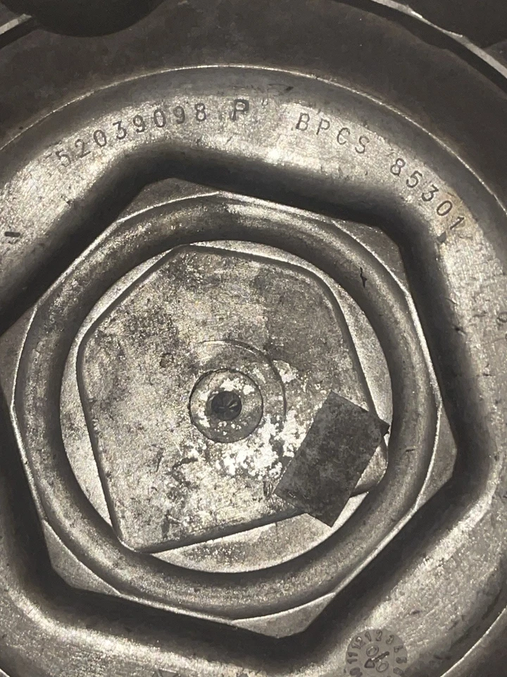 Tapacubos centrales cromados de 8 orejetas para camioneta Dodge Ram 2500 3500 2000-2002 (4) 52039098 Foto 4 de 4