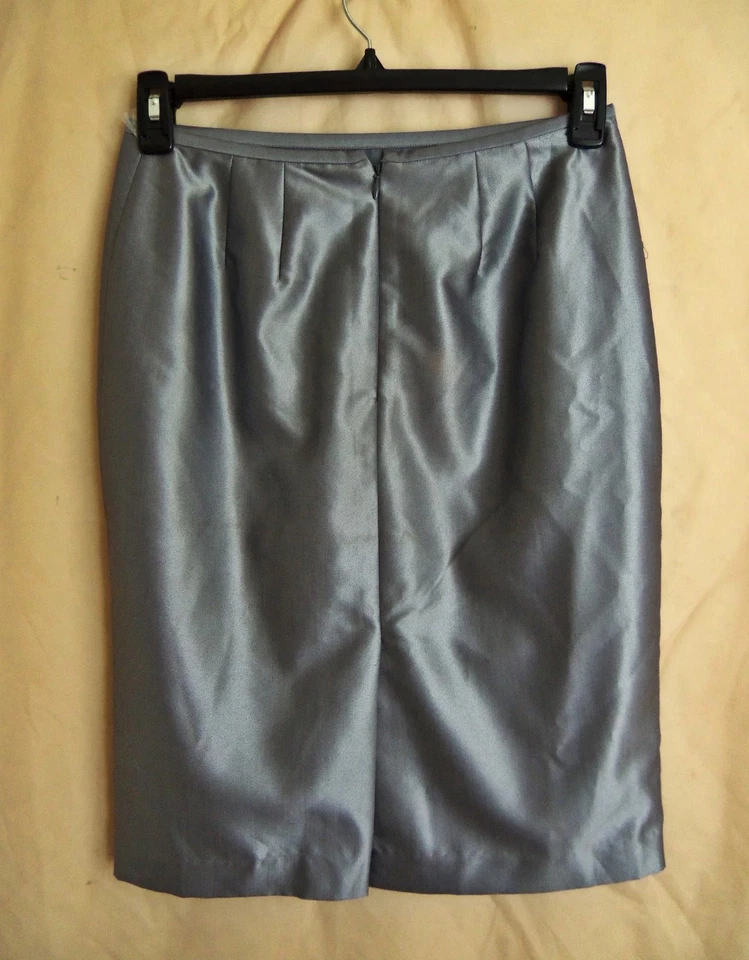 Falda satinada forrada poliéster/rayón 23,125" años 90 Calvin Klein azul/plateado. Talla 4 Foto 2 de 3