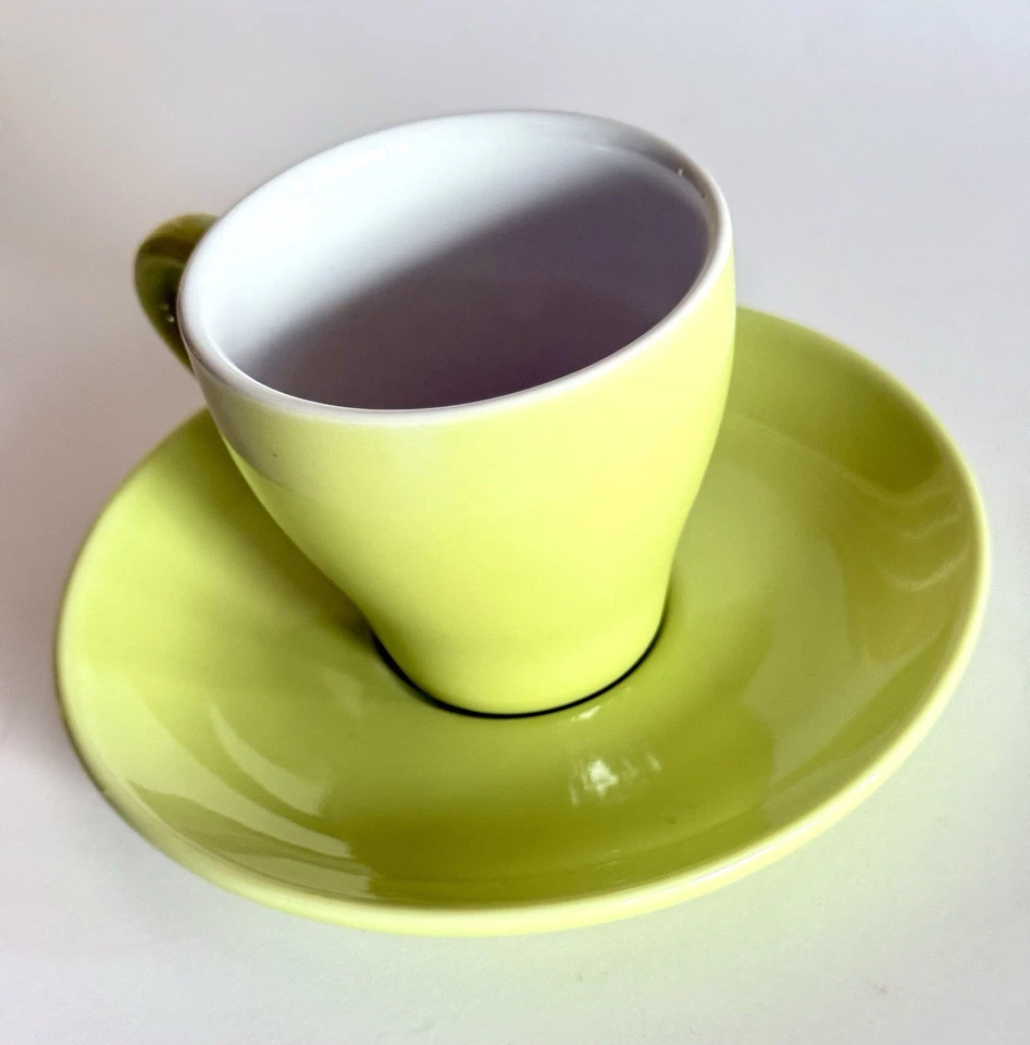 Taza y platillo IKEA verde lima Espresso Demitasse - Juego de 2 piezas - Descontinuado Usado en Excelente Condición Foto 4 de 4