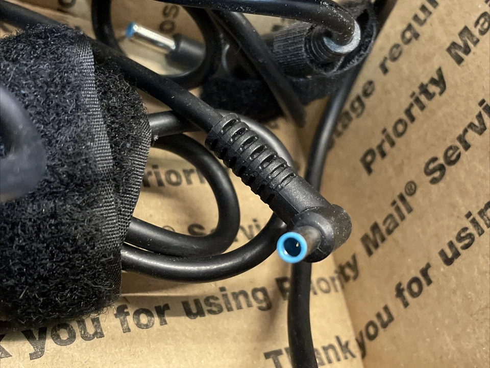 Lot of 6 - Genuine HP 65W Slim Tip Laptop Chargers – Blue Tip – 19.5V 3.3A - Image 3 of 3