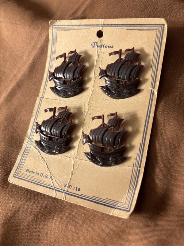 1950’s Clipper Ship Galleon Buttons 2 Masted Tall Ships Celluloid Plastic