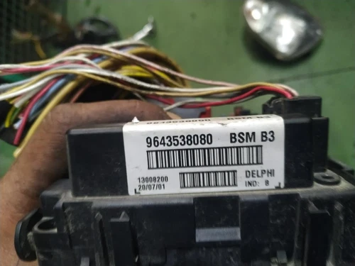 BSM B3 Caja Reles/Fusibles para PEUGEOT 307 (S1)(04.2001) * 305039 - Imagen 1 de 3