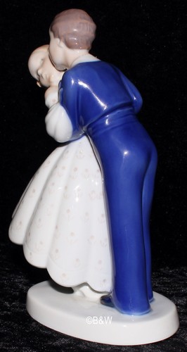BING&GRONDAHL / ROYAL COPENHAGEN FIGUR #2162 "YOUTHFUL BOLDNESS" TOP 1. WAHL - Bild 3 von 8