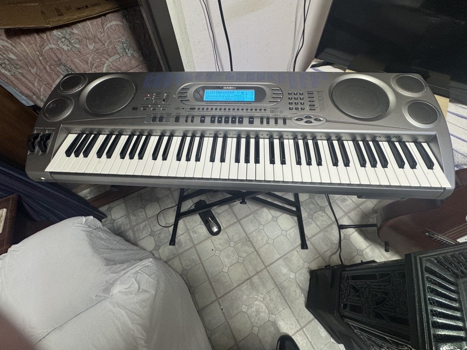 Casio WK-1630 Keyboard Workstation 76-Key w/ Pedal And Power