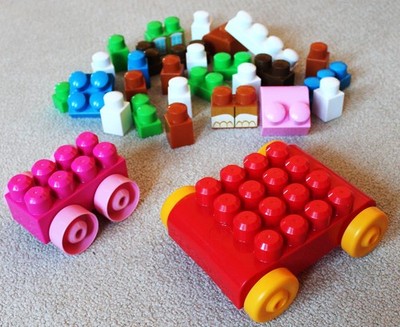Mega Bloks w/ 4X4 and 2X4 Car Bases with 27 compatible building Blocks, Used VGC