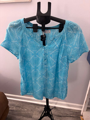 Kim Rogers Blue Geometric V-Neck Short Sleeve Button Blouse, Women's S