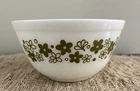 Vintage Pyrex Spring Blossom Crazy Daisy White Green Flowers #402  1 1/2 QT VGUC