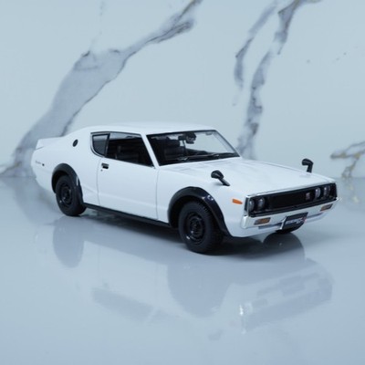 メイクアップ SKYLINE 2000 GTR 1973 ホワイト EM394A s-l400.jpg