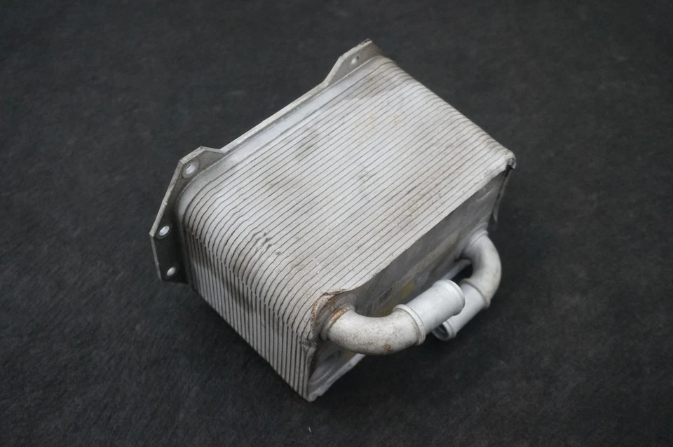 Conjunto de enfriador de aceite de motor V10 5,2 L OEM 4S0117013A Audi R8 4S 2017-23 Foto 4 de 4