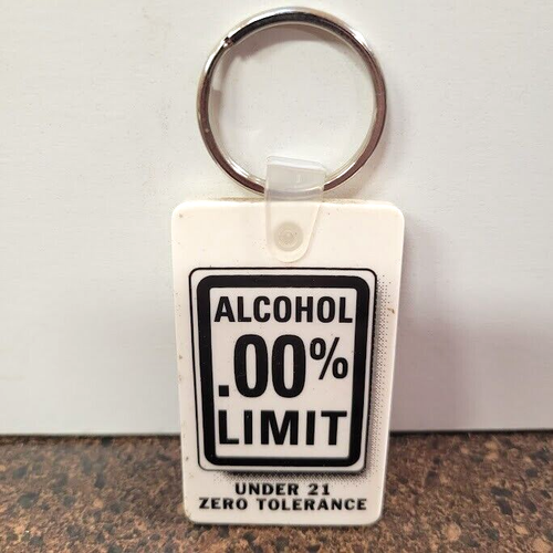 Vintage Alcohol .00% Limit Buzzed to be Busted Keychain - 第 1/3 張圖片