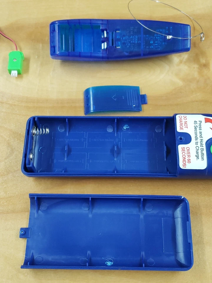 Estes Vintage Sky Raiders Chargers & Flight Controller 27MHz - Battery Powered - Image 2 of 4