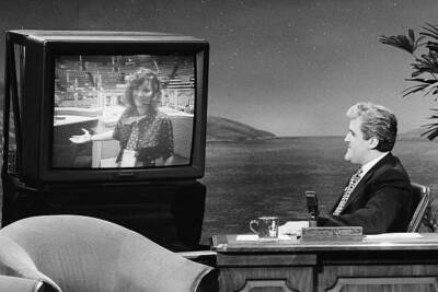 Comic Paula Poundstone covering the Democratic Convention duri - 1992 TV Photo 2