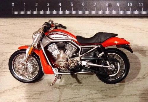 Maisto Harley-Davidson VRSCR Street Rod Diecast Motorcycle Classic Model