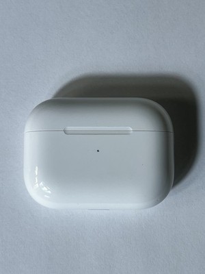 AirPods Pro 2nd （第２世代）　 ライトニングA2700 Apple AirPods Pro 2nd Generation Lightning Charging Case Model