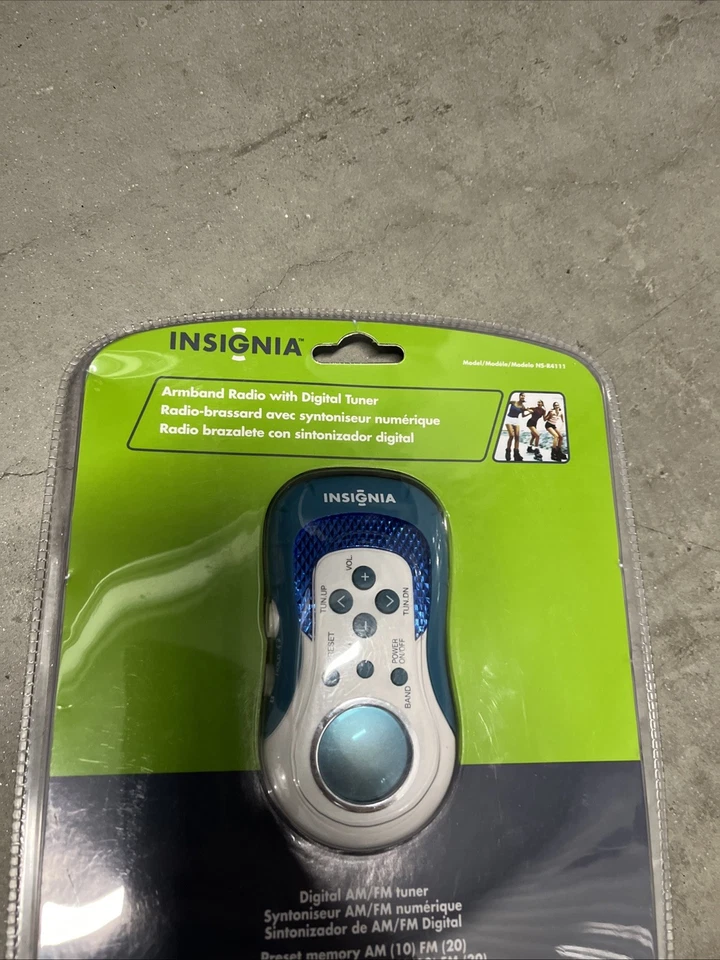 Insignia NS-R4111 Portable Digital AM/FM Radio No Arm Band - Image 2 of 3