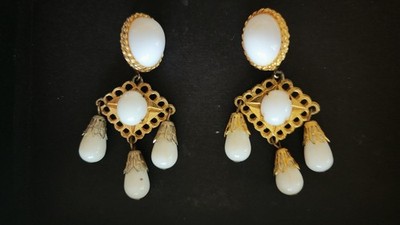 RARE VINTAGE JULES VAN ROUGE CHANDELIER MILK GLASS DANGLE CLIP-ON EARRINGS