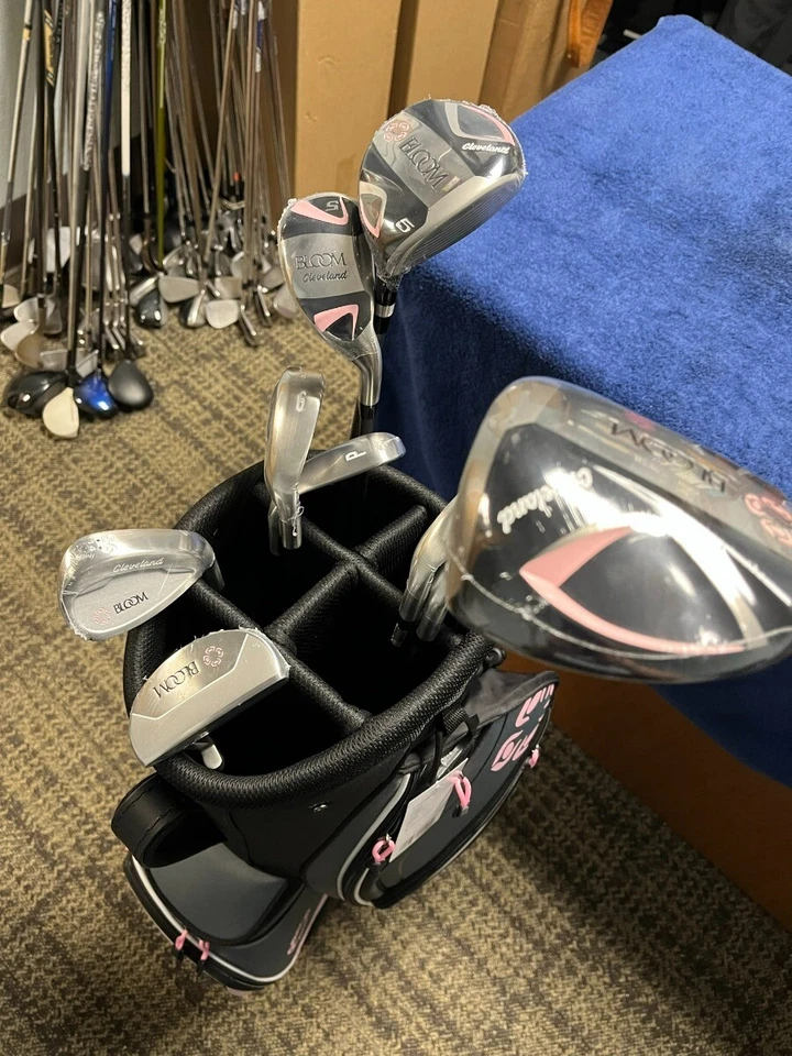 CLEVELAND BLOOM LADIES FULL SET WITH PUTTER + BAG, RH (T-437) NEW! MAKE OFFER!! - Image 3 of 4