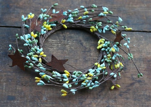 Pip Berry Candle Ring with Stars Blue Yellow Ivory Primitive Decor 4 inch inner - Picture 2 of 4