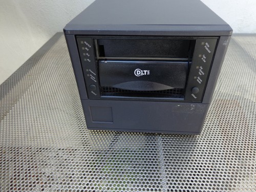 Quantum DLT Tape Drive External 40/80 GB TH8BG-YF Black Enclosure - 第 1/5 張圖片