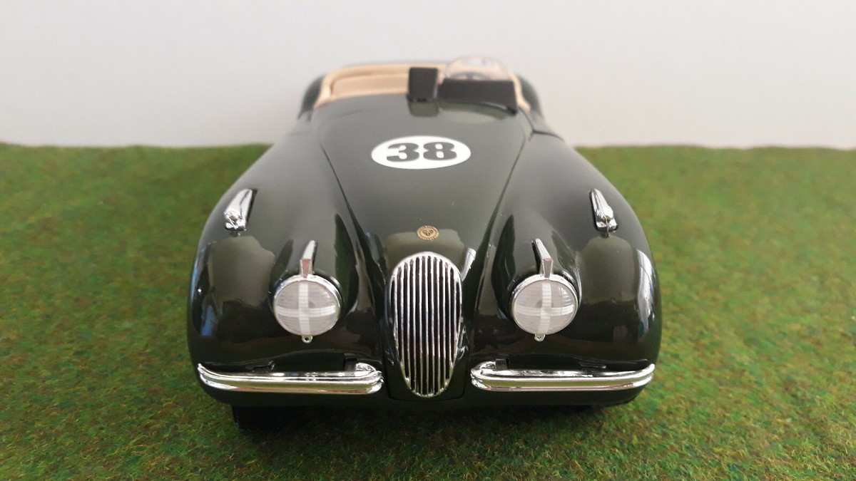 JAGUAR XK 120 1948 # 38 racing green 1/18 ERTL 7446 voiture