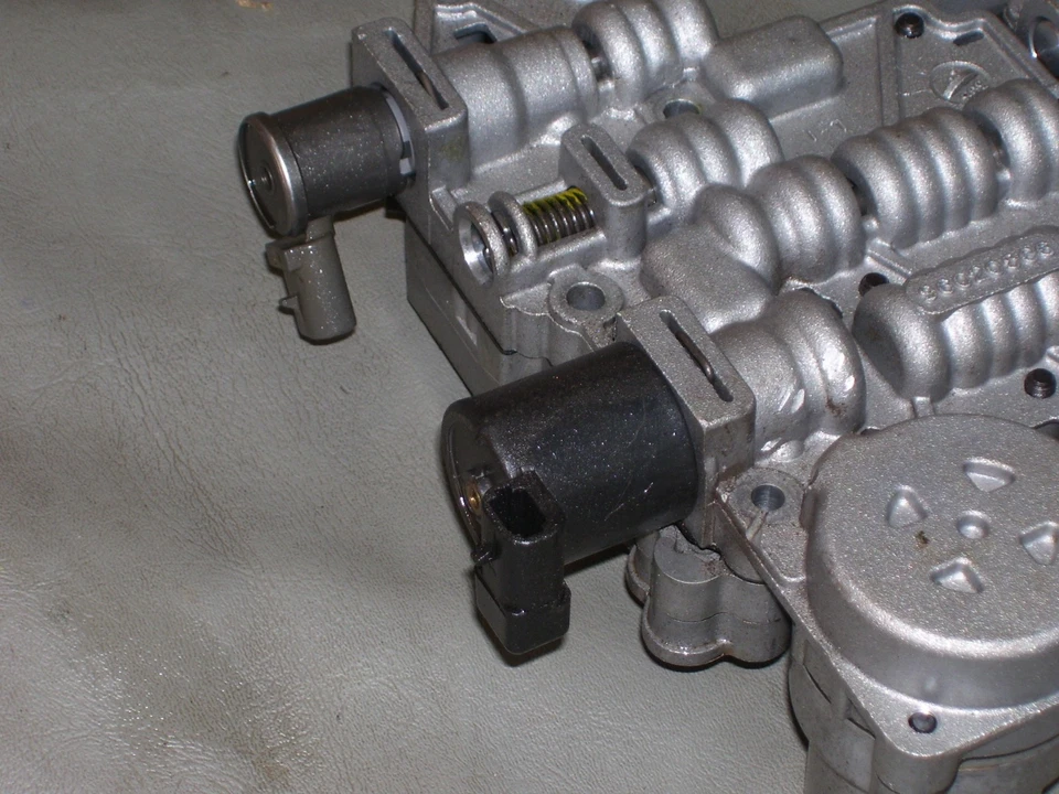 BMW 528i 2000 - Válvula de carrocería de transmisión 96020473 / 96020566 Foto 3 de 4