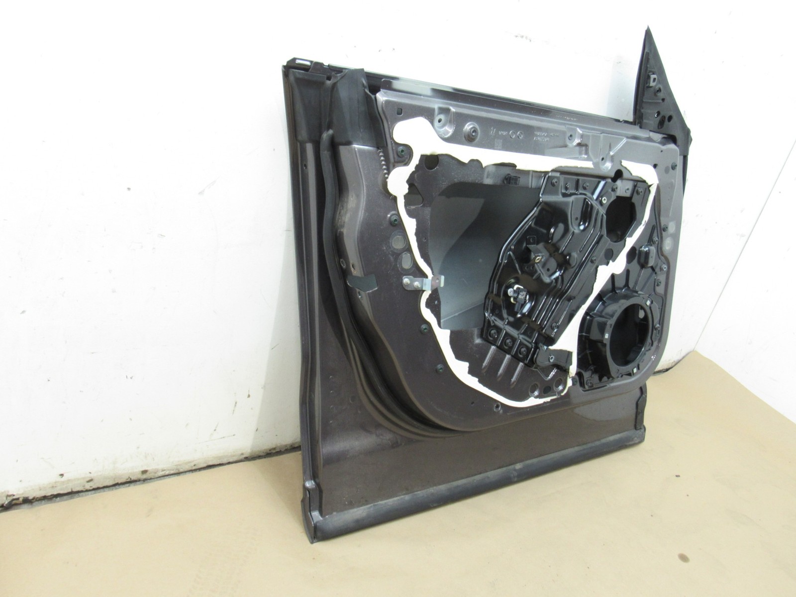 Maserati Levante 2017 Front Left Driver Door Shell Cover Panel 16-24 |:Y