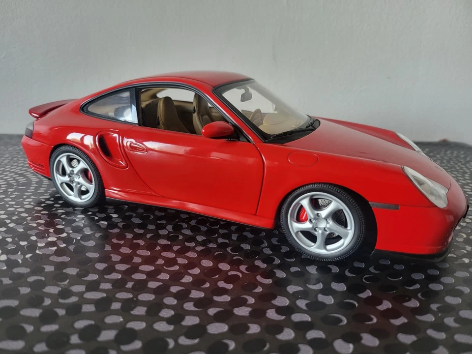 Auto Art 1/18 Porsche 911 (996) Turbo Rouge - Référence 77831 - Parfait Etat - Photo 3/4