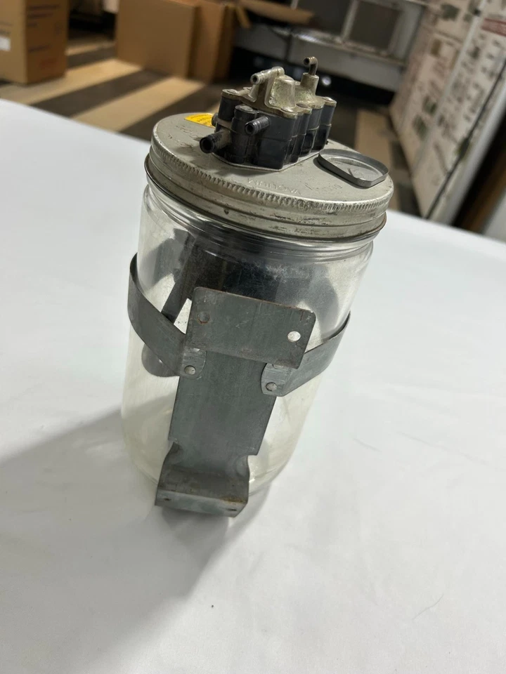 1958 雪佛兰 NOS 挡风玻璃洗衣机瓶雪佛兰 Impala Bel Air Biscayne Delray — 第 2/4 张图片