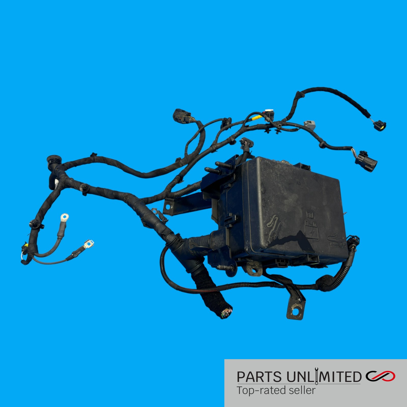 14-17 Maserati Ghibli M157 OEM Under hood fuse box block *wire cut 06700086500