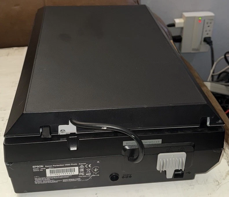 Escáner fotográfico Epson Perfection V550 imágenes de alta resolución con bandejas y cables Foto 4 de 4