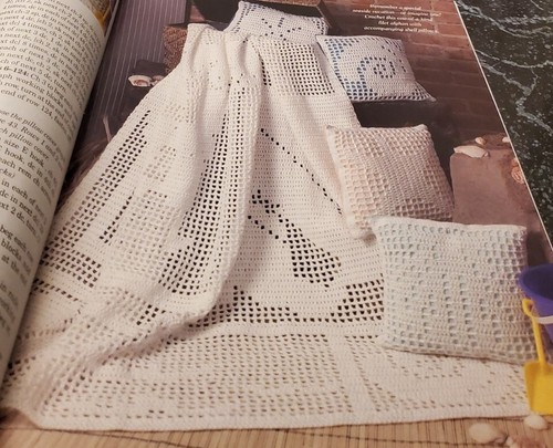 DX11 CROCHET WORLD MAGAZINE, AUGUST 2005 - Picture 5 of 8