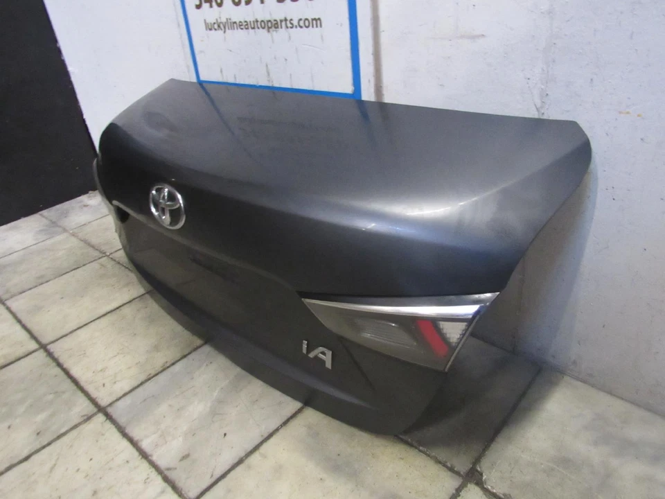 17 18 YARIS IA TRUNK LID GATE - Image 4 of 4
