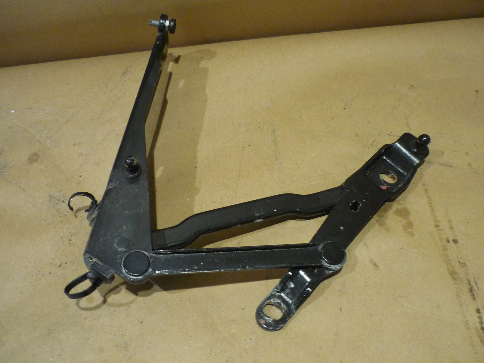 Ferrari California - LH Trunk Lid Hinge Assy - PN 70001686