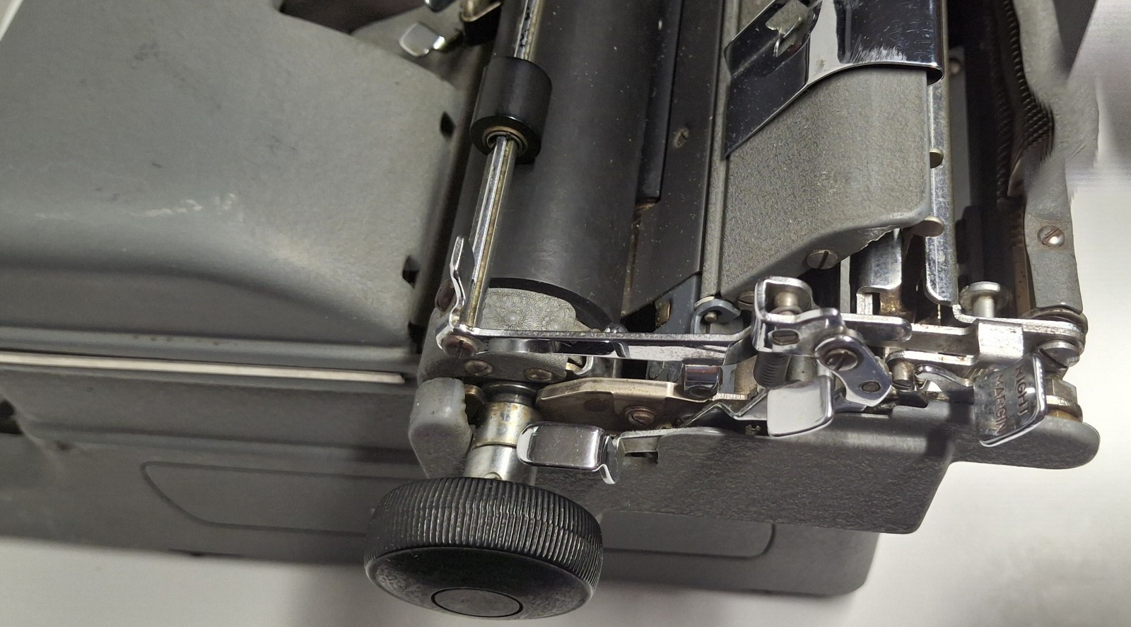 Vintage Royal Desktop Manual Typewriter KMG Model  1949 WORKS