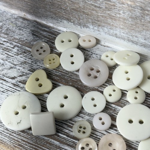 Vintage Unbranded Buttons 29 Counts Mixed Lot, Sizes For Crafting & Sewing CREAM - Picture 2 of 9
