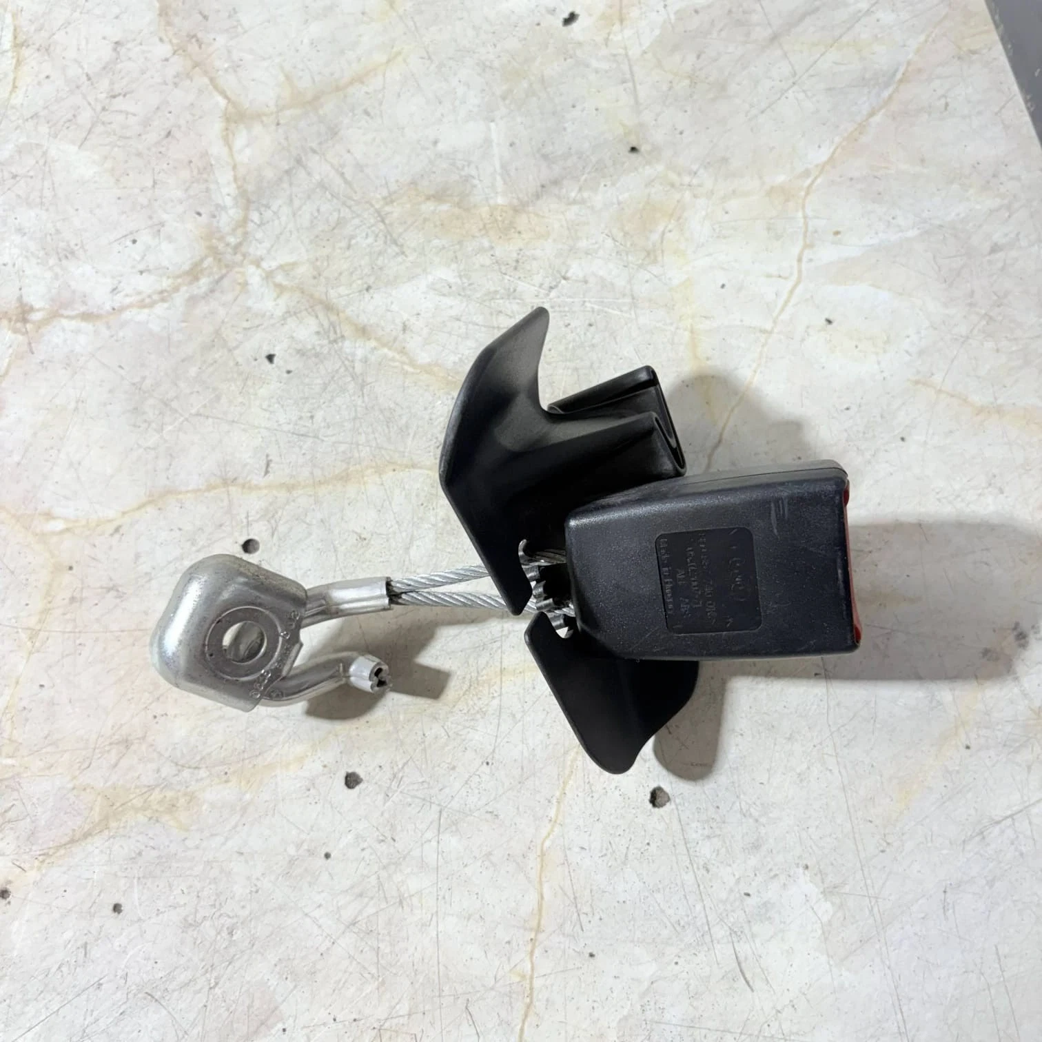 Audi A4 B7 rear right seat belt buckle 8E085774001C actual item