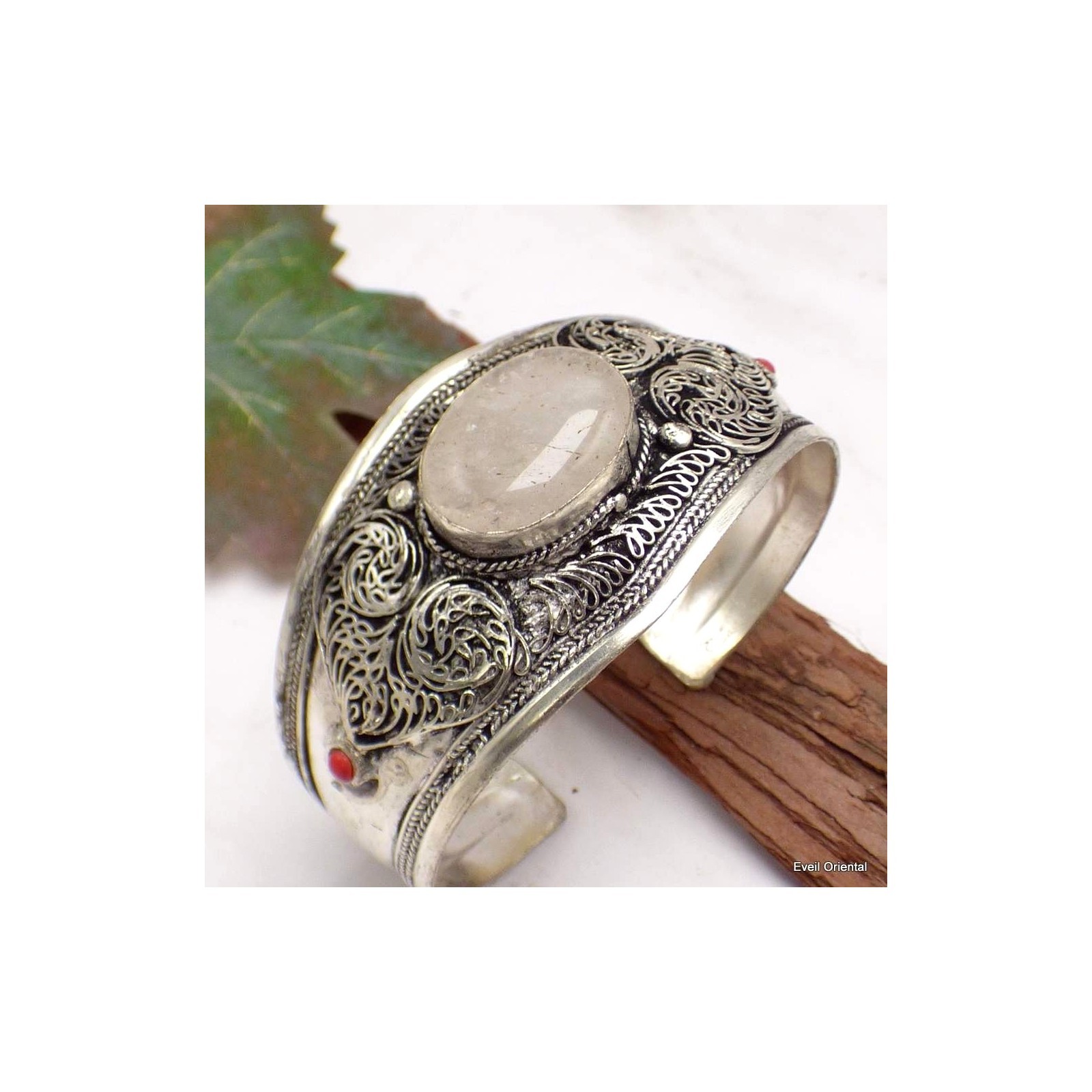 Bracelet tibétain en pierre de lune 2001.1 : le cadeau spirituel idéal