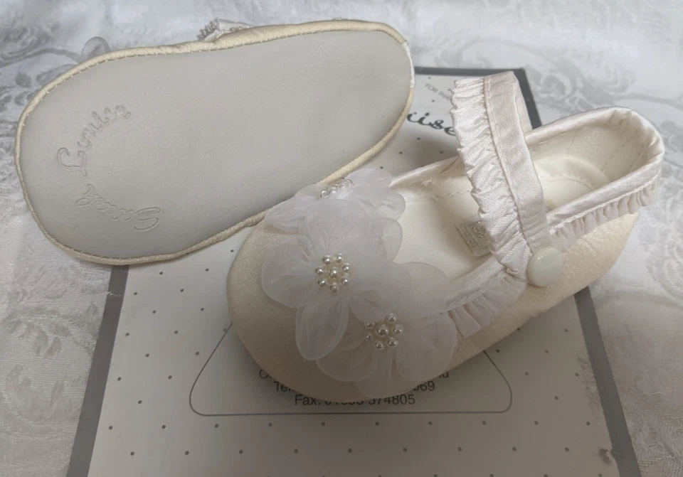 NUEVO EN CAJA Zapatos de Bautizo Maryjane Crema Floral Bebé Niñas Sarah Louise 6-12 meses Foto 3 de 4