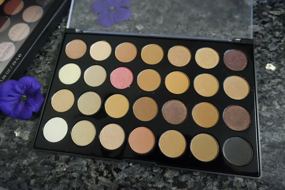 bh cosmetics neutral eyes 28 color eyeshadow palette new in box full size  - Image 2 of 4