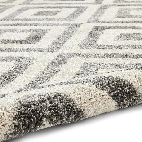 Grey/White Geometry Elegant Rug 160 by 220cm - Image 3 of 3