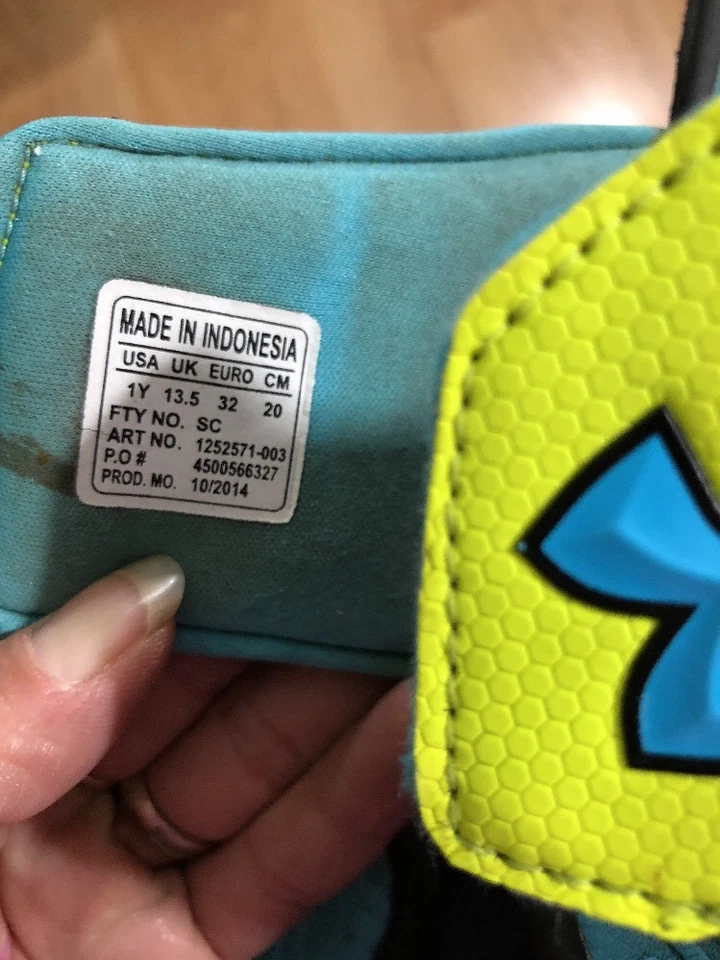 Sandalias UNDER ARMOUR Talla 1Y Azul Negro Y Amarillo S1-14 Foto 3 de 3