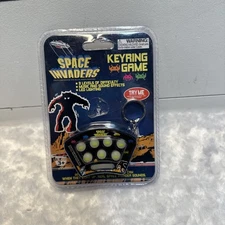 Retro Video Game Space Invaders Key Ring Game New