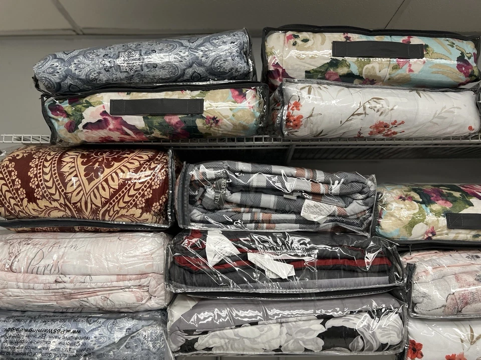 QUEEN Mint duvet+shams with KING velvet quilt + shams bedding set. - Image 3 of 4