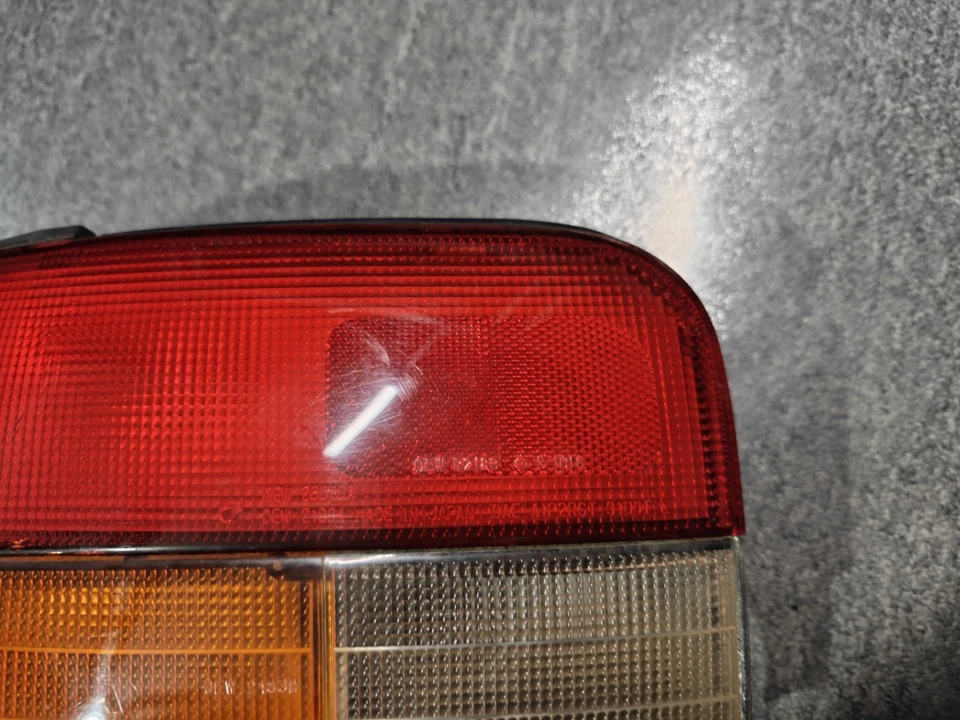 Оригинальный задний фонарь со стороны водителя для универсала Subaru Impreza 1993-2001 годов выпуска Outback GF8 - Изображение 2 из 4