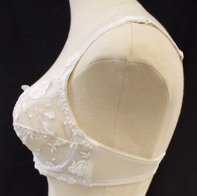 Vintage La Perla White Lace Bra Size 2 34M Underwire Sheer Mesh Net Italy Floral