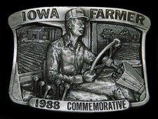 TH09126 NOS VINTAGE 1985  IOWA FARMER  COMMEMORATIVE BELT BUCKLE